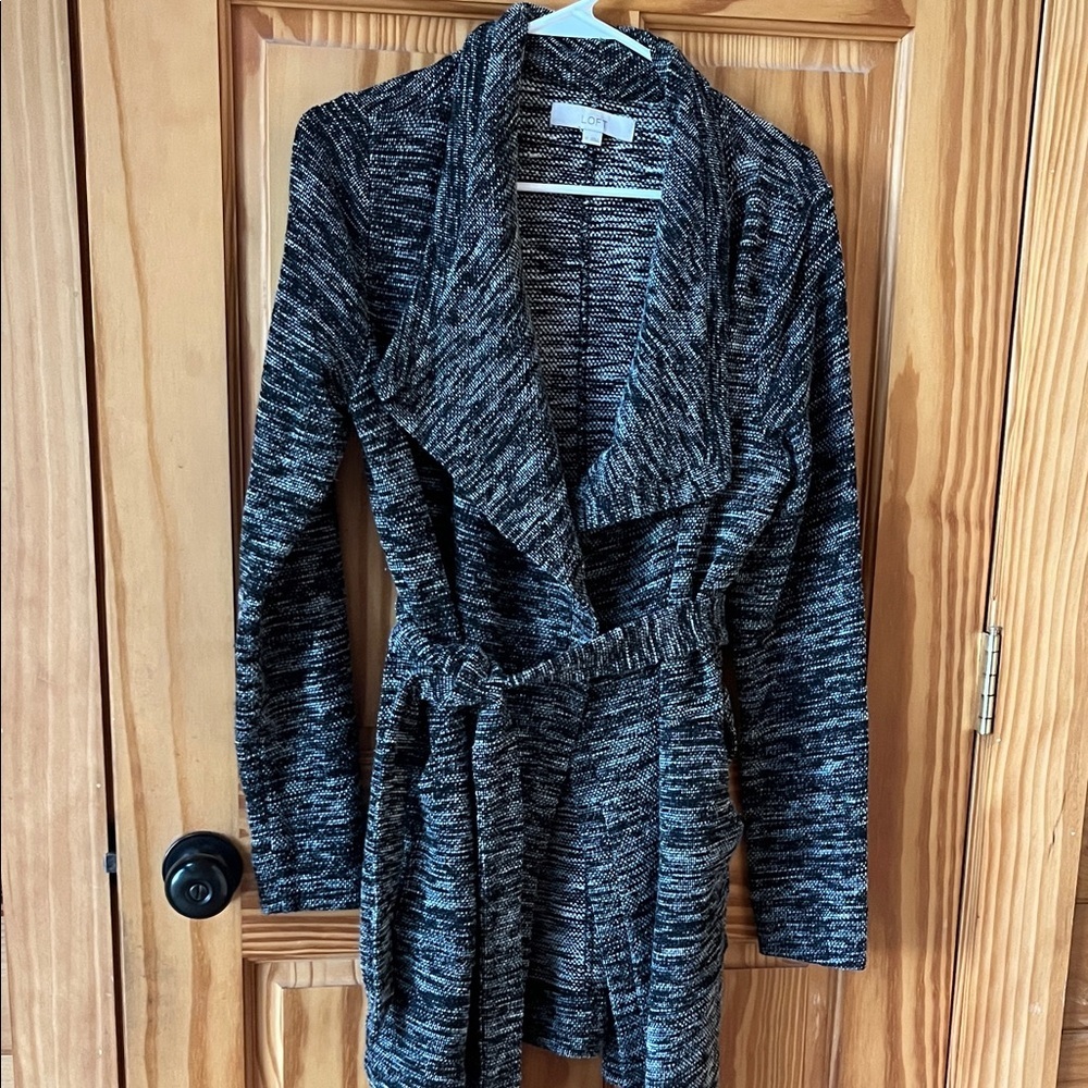 Loft Women's Black and Gray Sweater - Size Medium